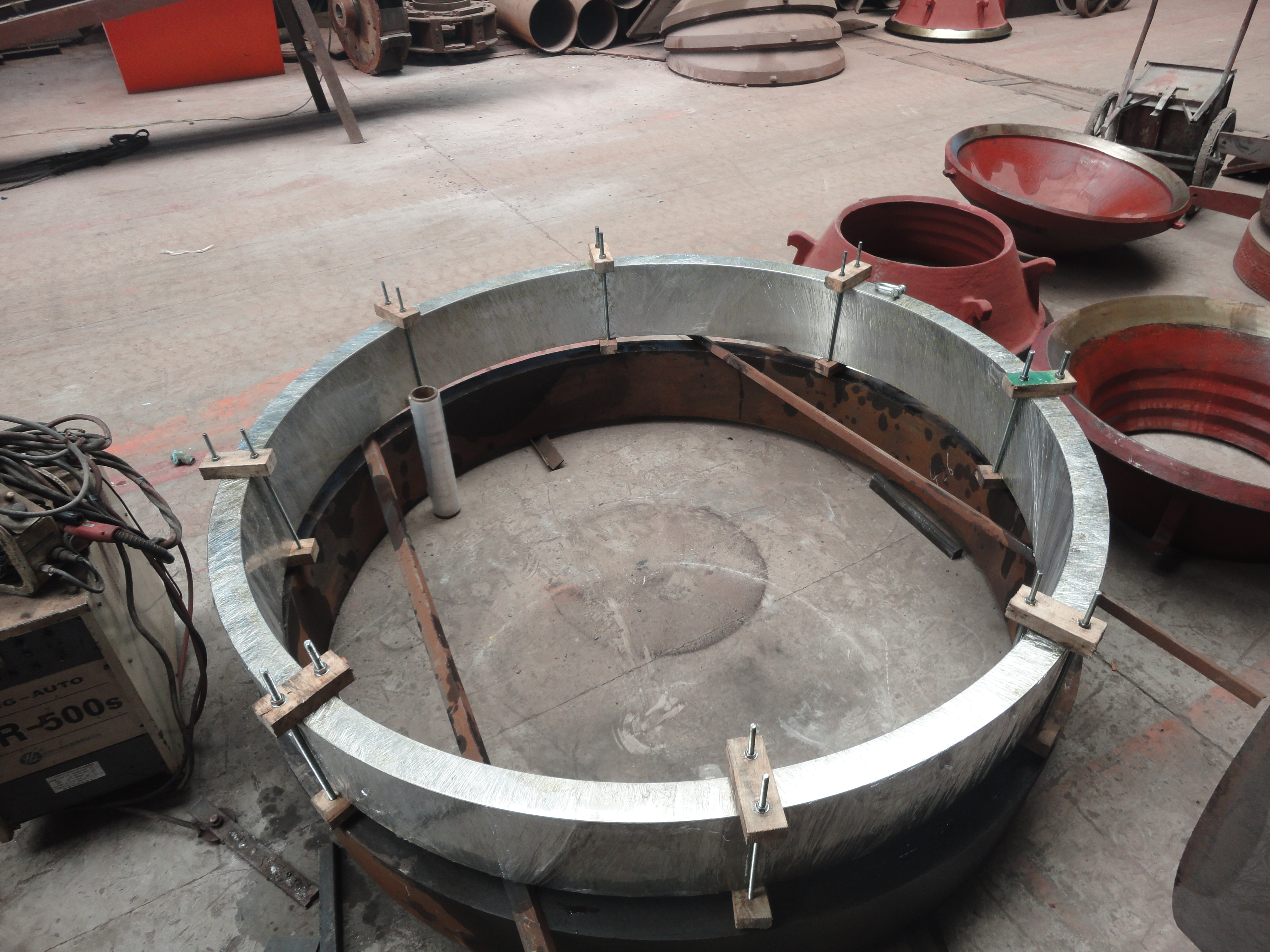 圓錐式破碎機(jī)耐磨配件錕環(huán)錕圈